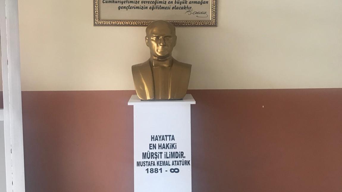 Okulumuzda Atatürk Büstü açılışı gerçekleştirilmiştir.